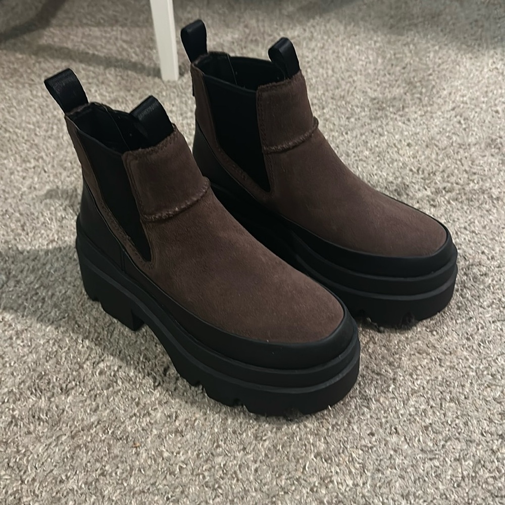 Ugg Brisbane Chelsea Boot